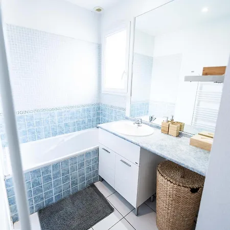 Villa Maison 2 Avec Terrasse, 2 Parkings Et Piscine Nimes